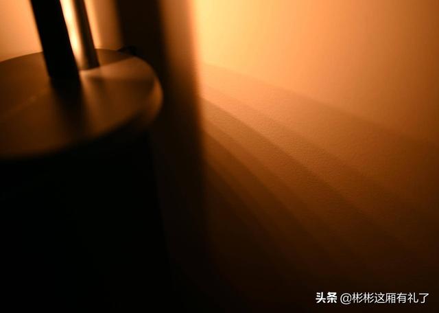小彬彬前妻:家居展会上看到【EZVALO几光】，求问是个什么牌子？