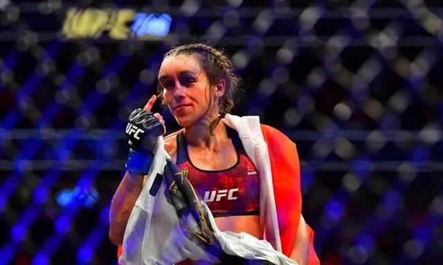 蔡健雅整容对比照片:UFC决赛过后，乔安娜被曝进医院整容，张伟丽会不会感到内疚？