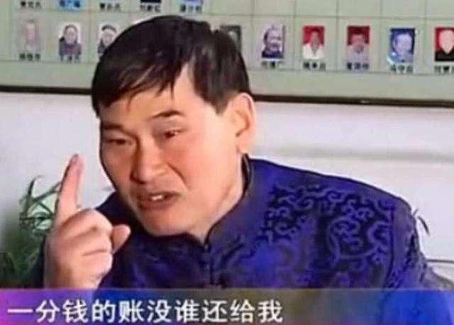 屠宰场踢门救狗事件:一名工作人员进入冷库后被困，最后把门给踢开了，他应该赔偿吗？