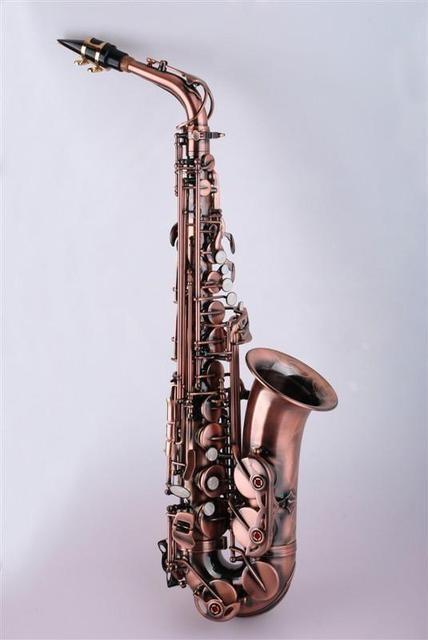 吹倍高音时如何拿稳萨克斯