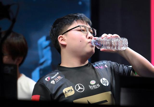 阿水表哥:如何看待世界第一ADCUzi宣布退役