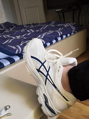 有没有什么跑鞋既耐看,跑步又舒服的,哪位潮人推荐一下？