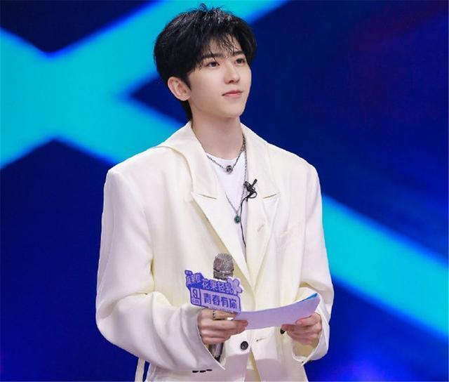 蔡徐坤加盟青你2:如何评价蔡徐坤担任《青春有你2》青春制作人代表？
