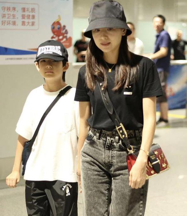 董洁的现任老公:前夫潘粤明的评价：一般人娶不了！40岁的董洁为何不再婚？