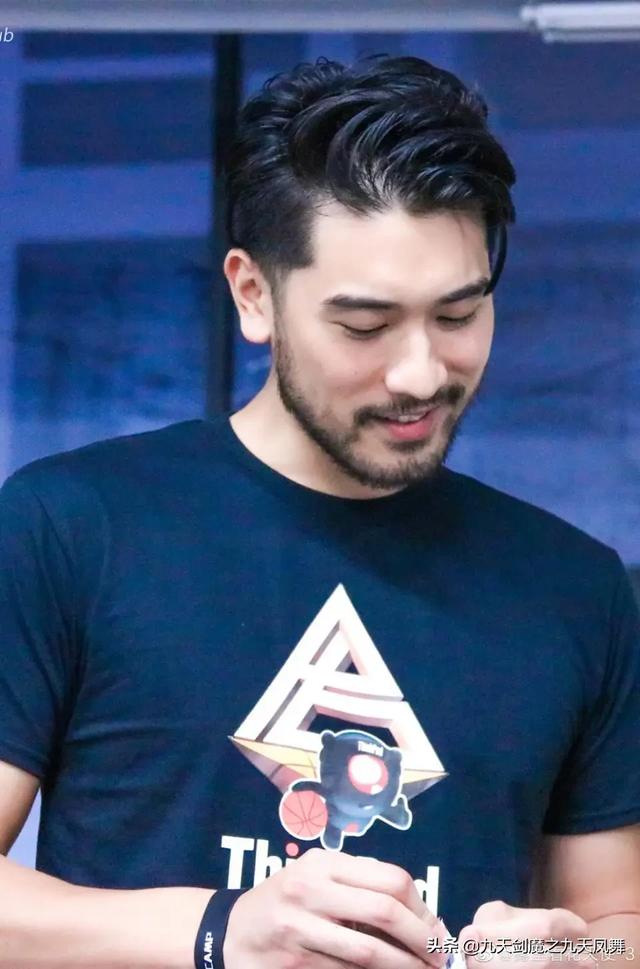 贾宏声父亲:你看完后感到最压抑的一部影片是哪部，哪些情节让你感到压抑？