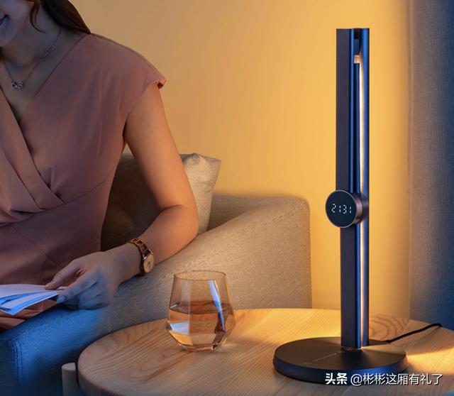 小彬彬前妻:家居展会上看到【EZVALO几光】，求问是个什么牌子？
