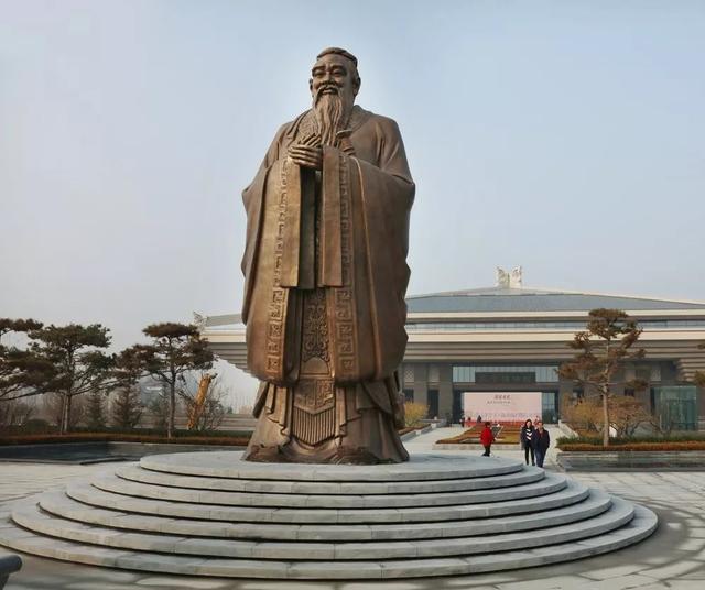 孔子出生时他父亲到底是多大？有何依据？