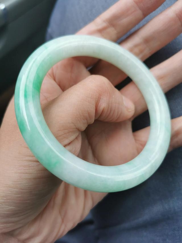 平安手镯的图片及价格,这个手镯市场价值有多少？