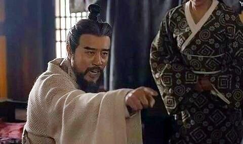 三国中的北海孔融和让梨的孔融是一个人吗？