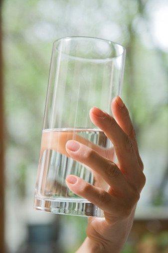 早上第一杯水真那么讲究吗，喝水的学问有多少有哪些误区
