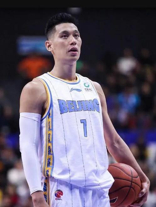林书豪简介:湖人弃将林书豪为何在CBA打得风生水起？