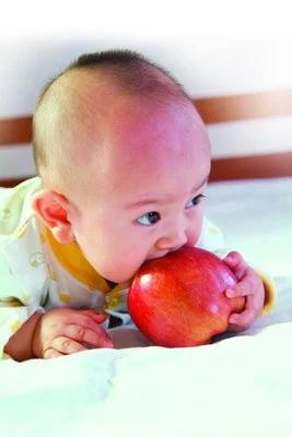 宝宝几个月才吃饭比较好：宝宝几个月可以喂辅食了？
