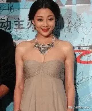 陈燃透视短裙:为什么有些人认为女孩子穿皮裤皮裙这么迷人