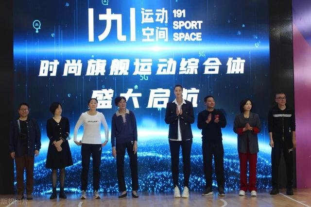 关晓彤的胸:关晓彤明明身材比例不错，为什么红毯却屡穿屡错