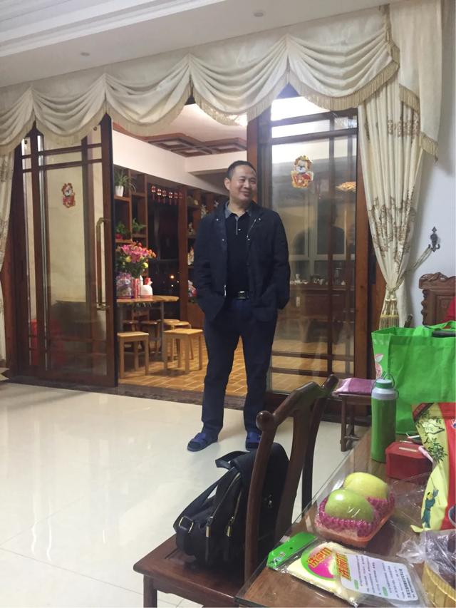 新婚的小两口如胶似漆,那40-50岁的夫妻该是怎样的？