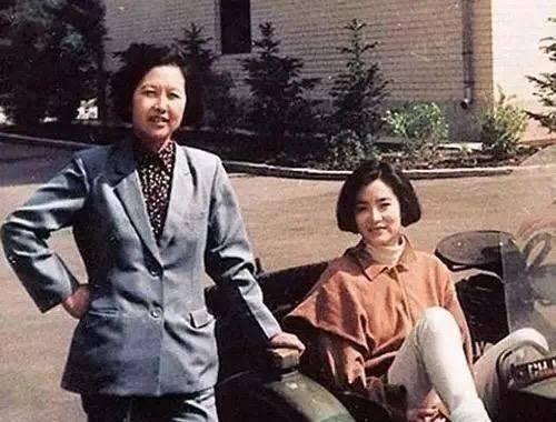 林青霞老公:林青霞失散36年的姐姐，曾经讨过饭，如今怎样了