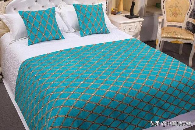 酒店那块放在床上的布的作用,是干什么用的
