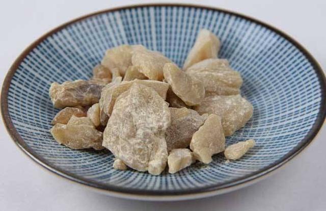 枫香树叶提取物:农村常见的香椿树皮有什么用途？