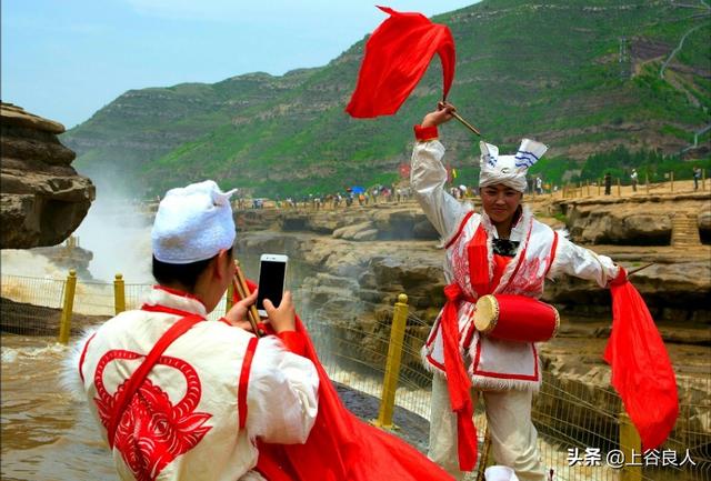 地震后的狗狗高清:决定性的瞬间，你有这样的照片吗？