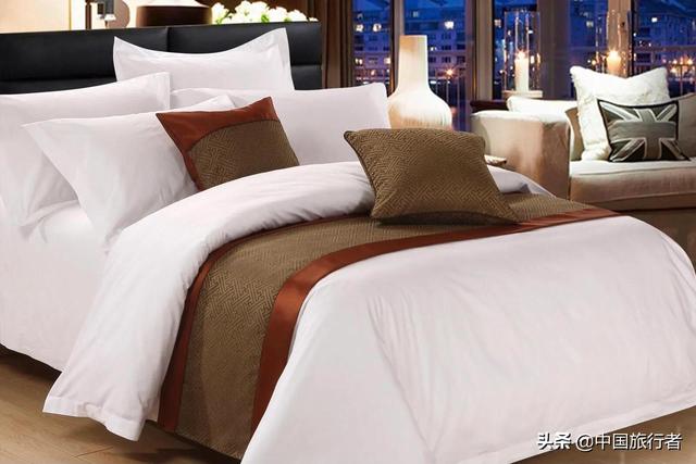 酒店那块放在床上的布的作用,是干什么用的