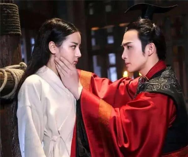 为什么秦国相吕不韦不取嬴政而代之？他如果发起政变可以成功吗？
