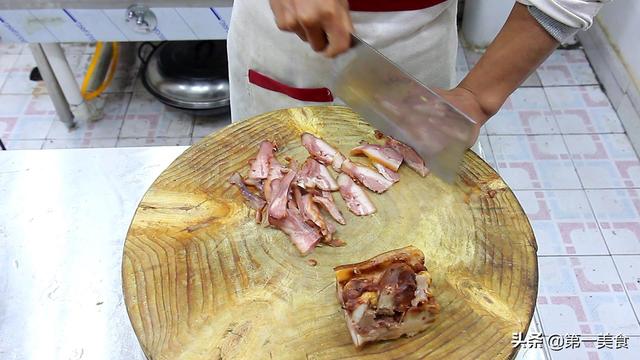 猪肉这样做出锅香到流口水，猪头肉如何做才能味道美，肉软且不腻？