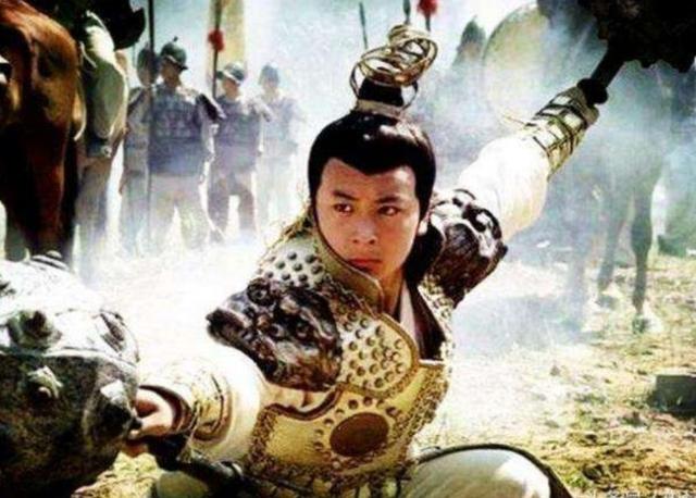裴元庆:隋唐英雄传中，宇文成都号称无敌大将军可他为什么打不过裴元庆？