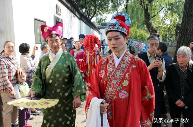 正当年是什么意思，有句老话叫做：“四十不娶妻，五十不置衣。”这是什么意思呢？