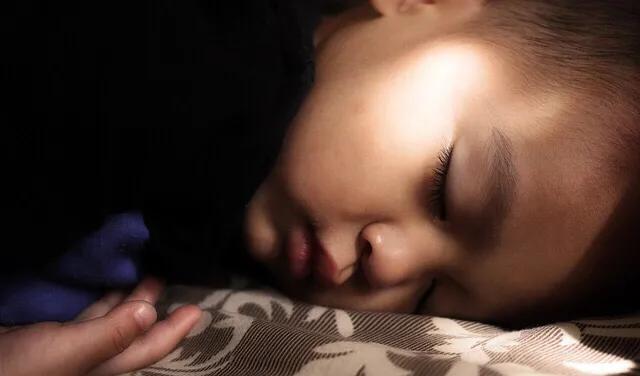 促进睡眠的故事，睡前给儿童读故事影响睡眠吗