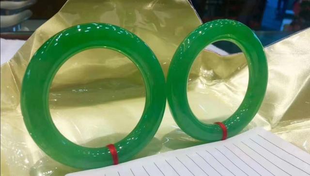 冰阳绿和正阳绿的区别,满绿的翡翠手镯一般什么样的价值最高？