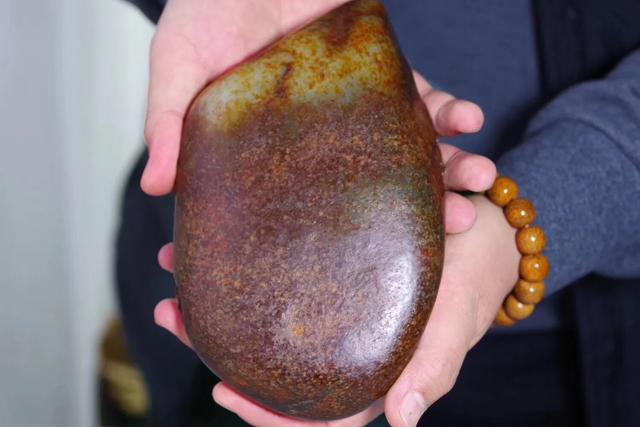 和田玉颜色等级价格表,这块和田玉皮色料怎样？大概多少钱入合适？