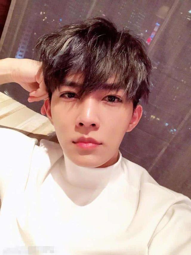 飞轮海炎亚纶:如何看待炎亚纶在节目中说“飞轮海私下不会联络”？