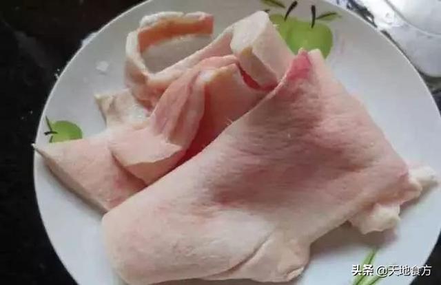 (猪皮冻最正宗的做法怎么做)如何做出最好吃的猪皮冻,Q弹劲道?