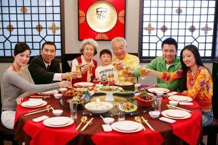 春节吃年夜饭,一些农村人喜欢用鱼做菜,要整体的,代表什么意思？为什么？