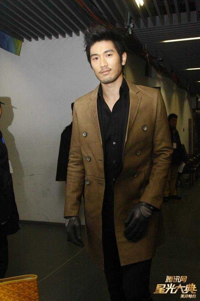 陈庭妮男友李夏然:2019年的娱乐事件让你印象最深刻的是哪一件？