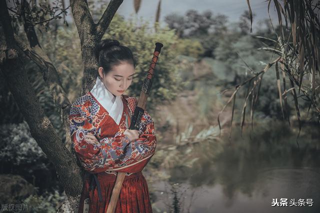 易虎臣叶雪:古龙小说的主角中，除了李寻欢，还有谁能够超过古龙本人？