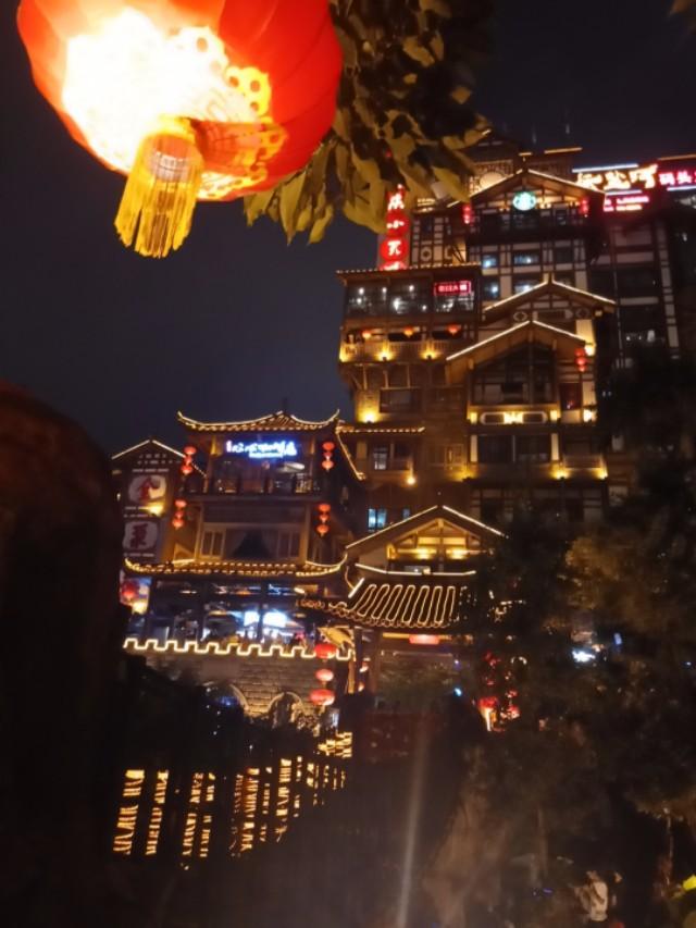 喀纳斯湖水怪抓住了:喀纳斯湖一直有水怪传说，是在观鱼台看水怪吗？