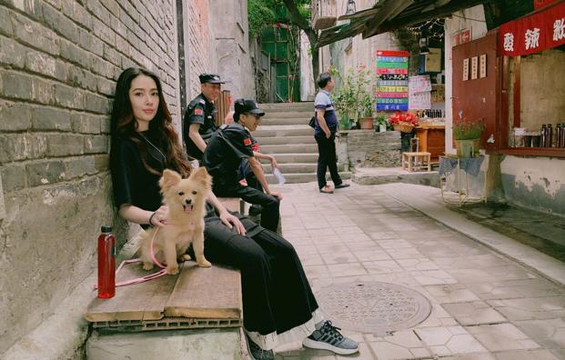 郭碧婷身高:郭碧婷最新编发造型太美了，这种造型是反编的蜈蚣辫吗？
