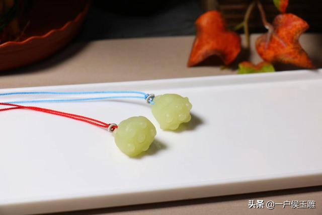 女人和田玉戴什么图案好,30岁的女人戴什么颜色的玉手镯好看？