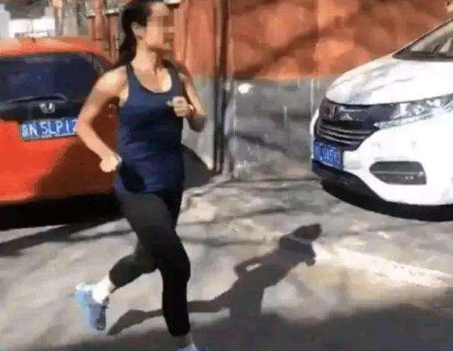 怎么形容“跑步女”现在的心情？