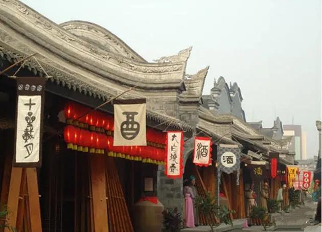 清明即事:清明写出了什么样的节日情景？