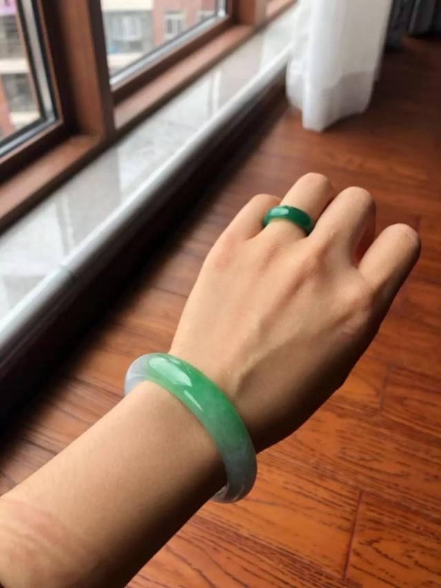 翡翠免费估价网站,这个翡翠观音可以估价多少钱？