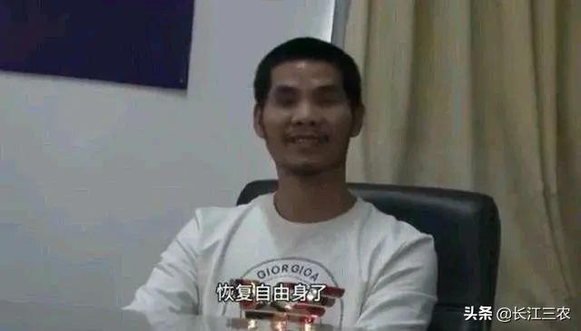 网上最近很火的那段话:“我很丑吗？和照片差太多了，那我走？”这台词为啥最近这么火？
