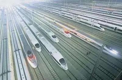 上海中老年<a href=https://maguai.com/list/52-0-0.html target=_blank class=infotextkey>旅游</a><a href=https://maguai.com/personal/ target=_blank class=infotextkey><a href=https://maguai.com/group/ target=_blank class=infotextkey>微信群</a></a>:为什么上海老年人喜欢<a href=https://maguai.com/list/52-0-0.html target=_blank class=infotextkey>旅游</a>，而且都是一群人去？(老年人为什么要去<a href=https://maguai.com/list/52-0-0.html target=_blank class=infotextkey>旅游</a>)