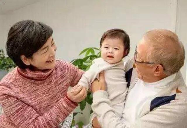 高晓松母亲:三岁孩子马上上幼儿园，妈妈立规矩，爷爷奶奶总是干预怎么办？