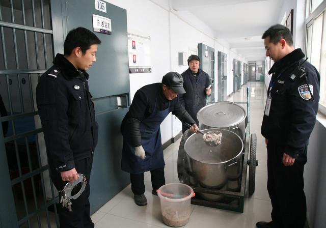 监考猫:大学毕业值得考狱警吗？为什么？