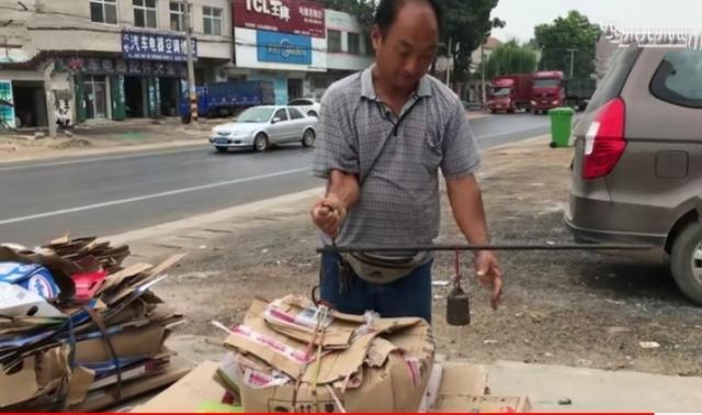 男子谋生杀猫卖钱被称残忍:现在农村超过55周岁种地不挣钱，打工不要，以后怎么生活？