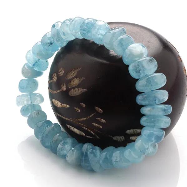 女人戴红宝石的好处,45岁女人戴什么首饰好？