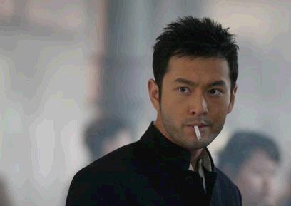 井柏然和李佳琦讨论搓澡:李佳琦为什么这么火？李佳琦一年可以赚多少钱？