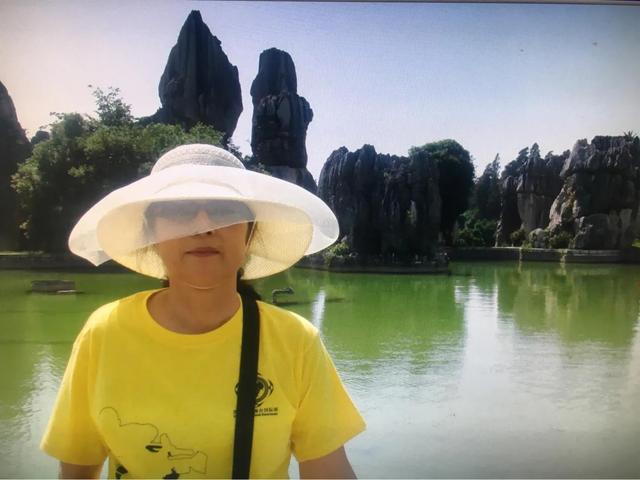 夕阳红专列老年旅游团:有谁坐过铁路的旅游专列，听说相当奢华，是吗？